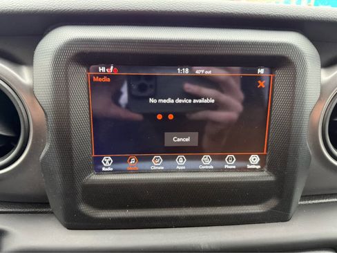 Used 2021 Jeep Gladiator Sport image 18