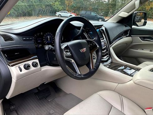 Certified 2020 Cadillac Escalade Luxury image 15