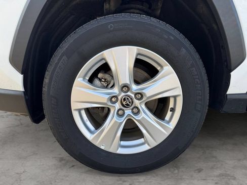 Used 2021 Toyota RAV4 XLE AWD/4WD image 9