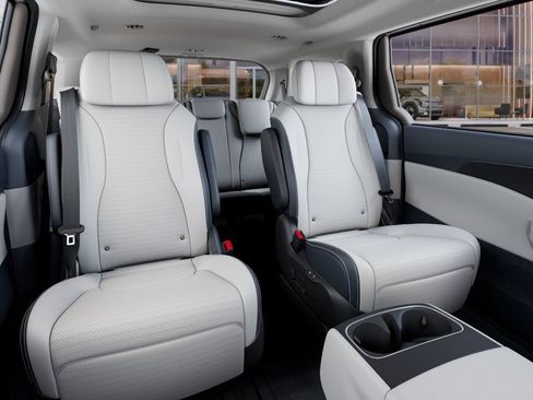 New 2027 Kia Carnival SX w/ Dark Edition Package FWD image 16