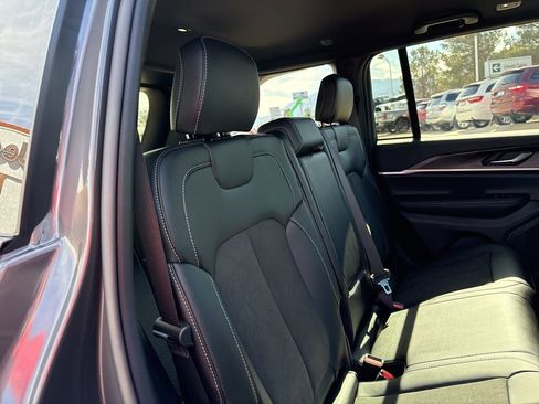 New 2026 Jeep Grand Cherokee Altitude image 22