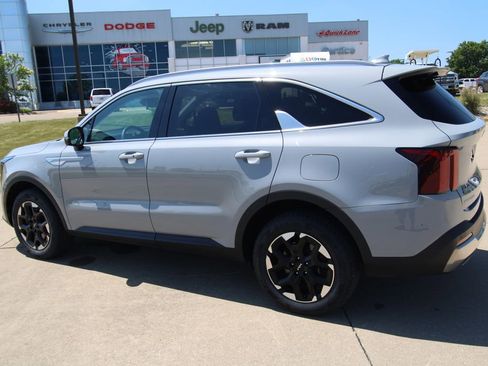 Used 2024 Kia Sorento S w/ Panoramic Sunroof Package AWD/4WD image 17