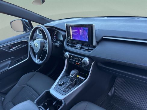 Used 2025 Toyota RAV4 SE image 35