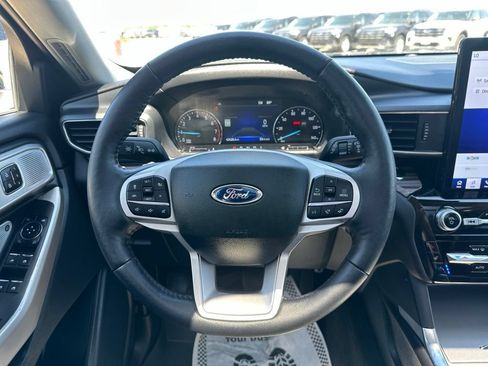 Used 2023 Ford Explorer Limited w/ Limited Technology Package AWD/4WD image 16