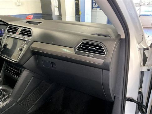 Used 2022 Volkswagen Tiguan SE AWD/4WD image 13