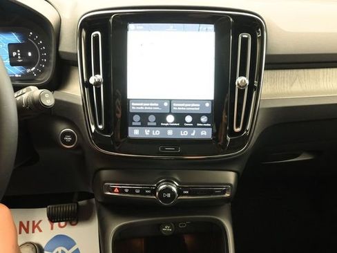 Used 2023 Volvo XC40 B5 Ultimate w/ Protection Package Premier AWD/4WD image 13