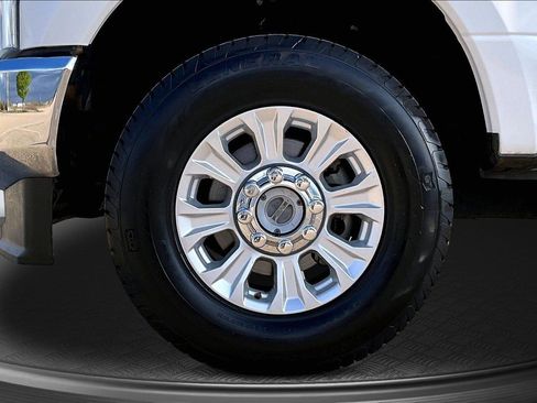 Used 2021 Ford F250 XLT AWD/4WD image 10