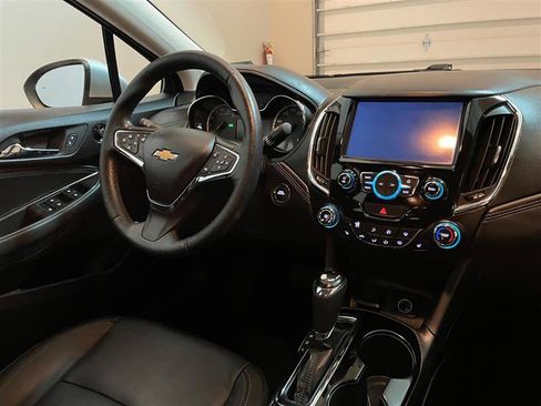 Used 2017 Chevrolet Cruze LT image 56