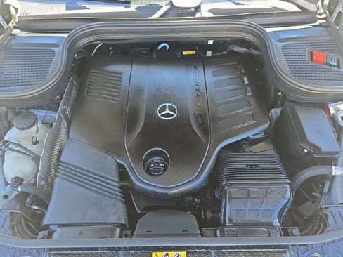 Used 2025 Mercedes-Benz GLS 450 4MATIC image 36