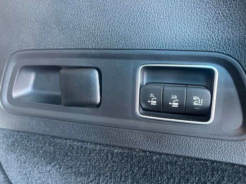 Used 2025 Mercedes-Benz GLS 450 4MATIC image 12