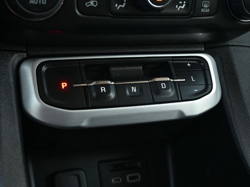 Used 2023 GMC Acadia SLT image 25