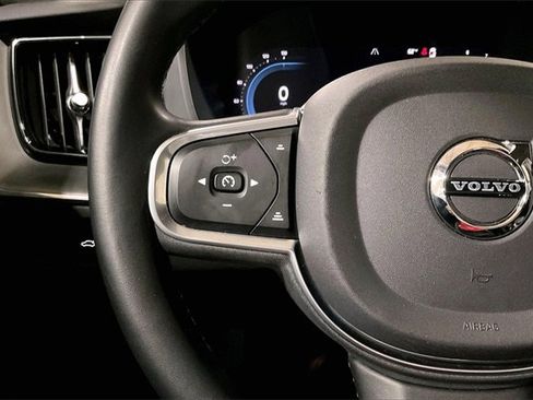 Certified 2023 Volvo XC60 B5 Core image 19