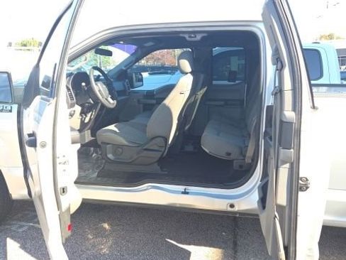 Used 2019 Ford F150 XLT image 48