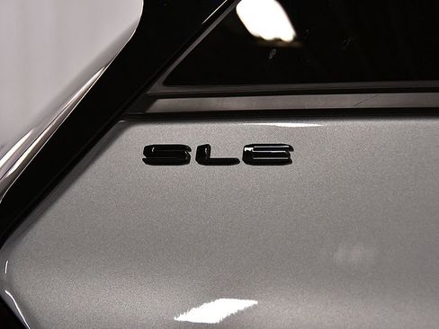 Used 2023 GMC Terrain SLE w/ Driver Convenience Package AWD/4WD image 10