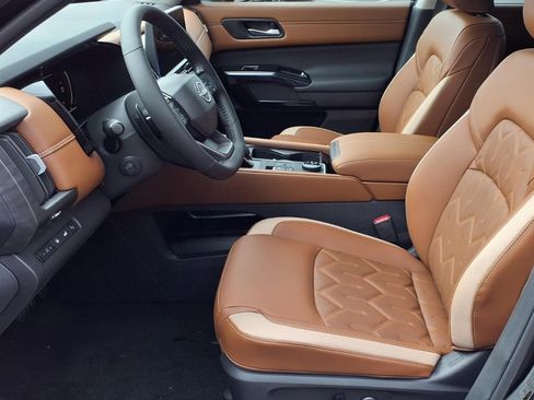 New 2026 Nissan Pathfinder Platinum AWD/4WD image 12