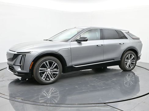 New 2025 Cadillac Lyriq Luxury image 2