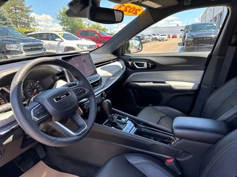Used 2023 Jeep Compass Limited AWD/4WD image 10