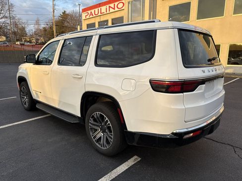 Used 2024 Jeep Wagoneer Series II w/ Flexible Seating Group image 8