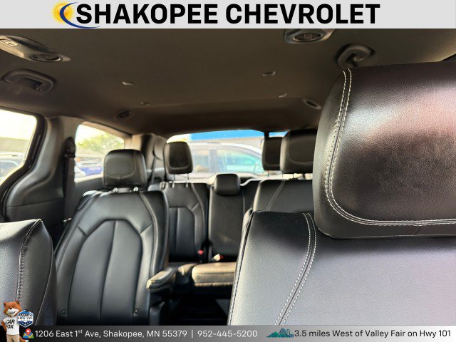 Used 2025 Chrysler Pacifica Select FWD image 5