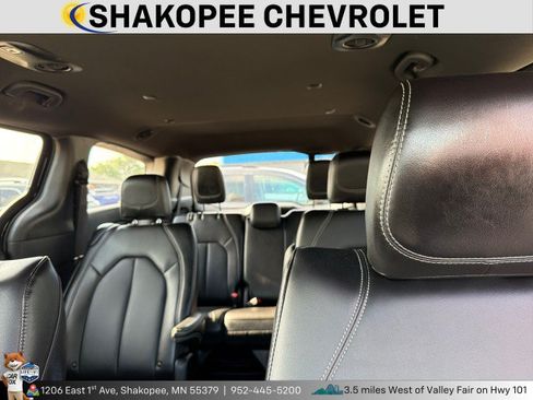 Used 2025 Chrysler Pacifica Select FWD image 5