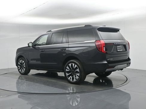 Used 2025 Ford Expedition Platinum w/ Driver's Package AWD/4WD image 7