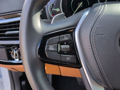 Used 2019 BMW 530e 530e iPerformance w/ Convenience Package image 19