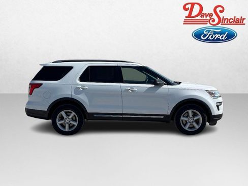 Used 2018 Ford Explorer XLT FWD image 5