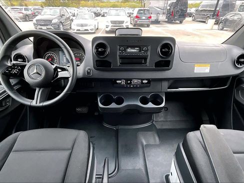 Used 2025 Mercedes-Benz Sprinter 2500 image 14