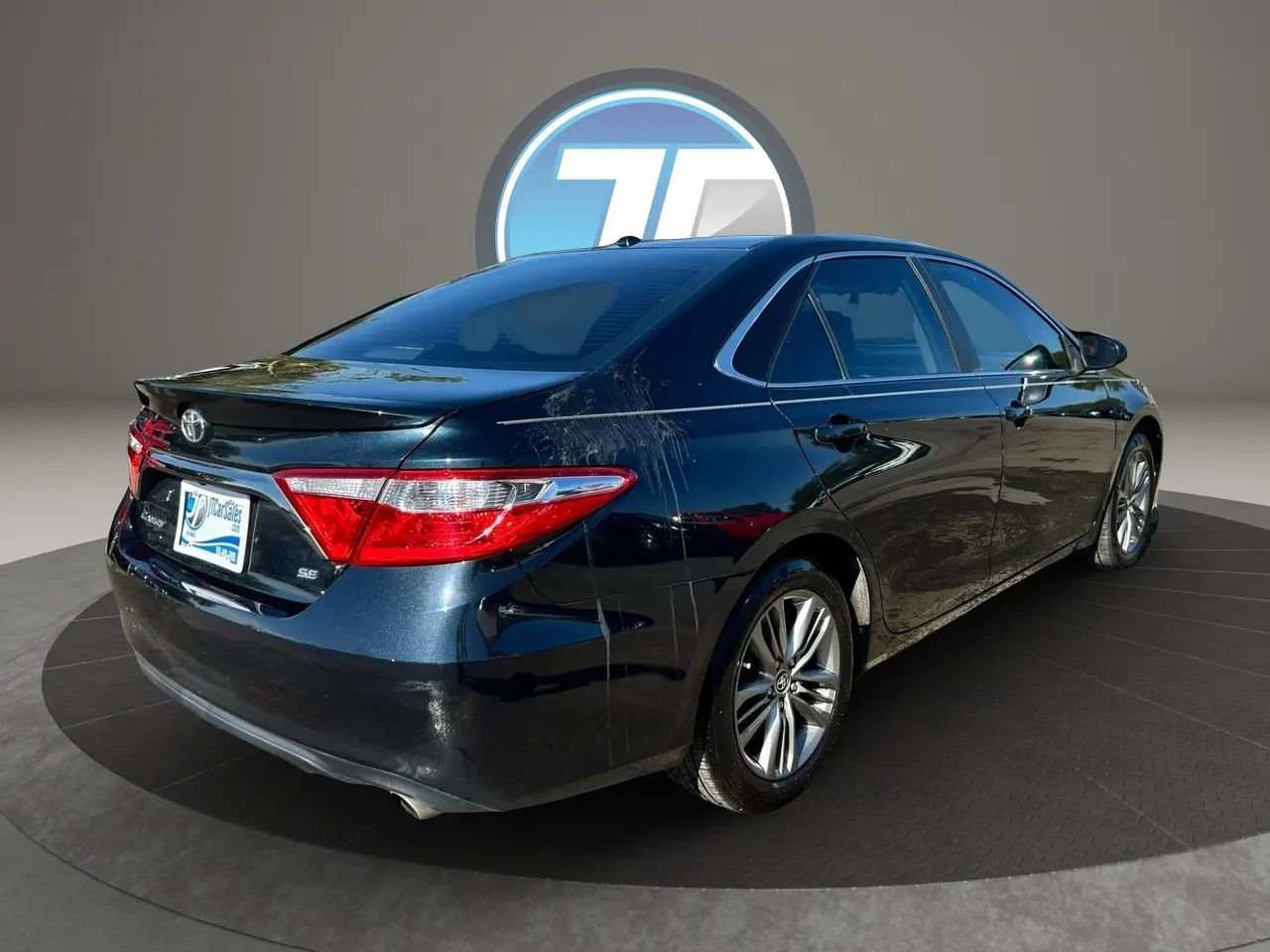 Used 2016 Toyota Camry SE w/ Moonroof Package FWD image 12