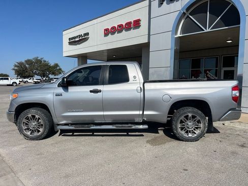 Used 2015 Toyota Tundra SR5 w/ SR5 Upgrade Package AWD/4WD image 2