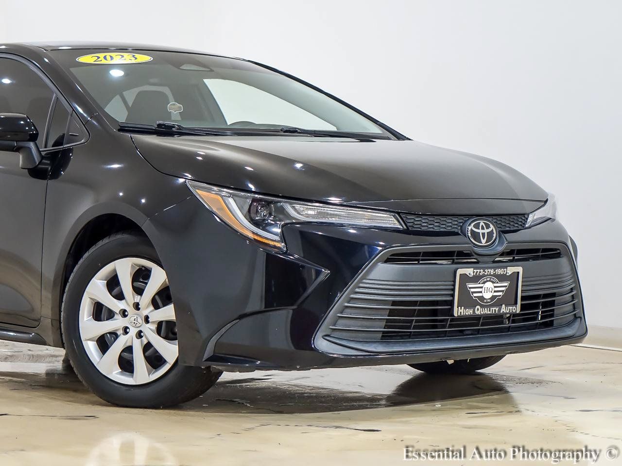 Used 2023 Toyota Corolla LE FWD image 2