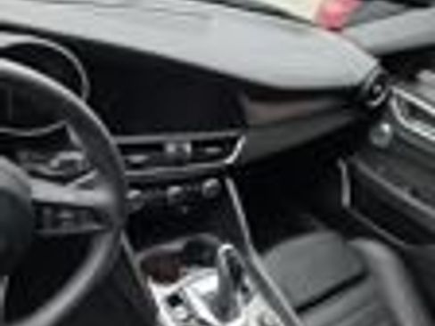 Used 2023 Alfa Romeo Giulia Veloce AWD/4WD image 10