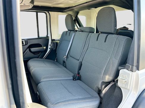 Used 2024 Jeep Wrangler Unlimited image 22