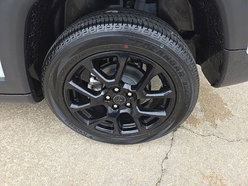 Used 2026 Jeep Compass Latitude image 22