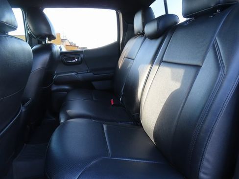 Used 2022 Toyota Tacoma TRD Sport image 36