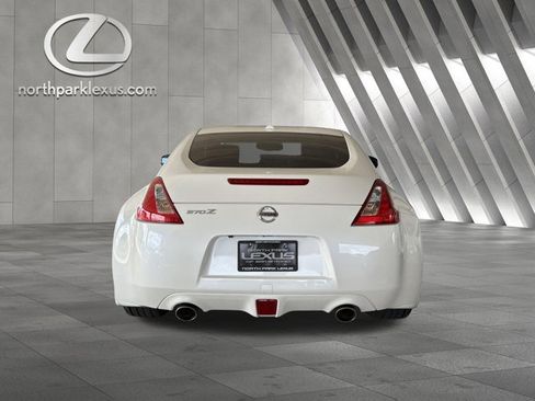 Used 2017 Nissan 370Z Touring RWD image 25