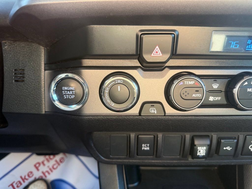 Used 2021 Toyota Tacoma TRD Sport AWD/4WD image 31
