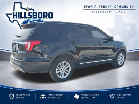 Used 2017 Ford Explorer XLT w/ Equipment Group 202A FWD image 5