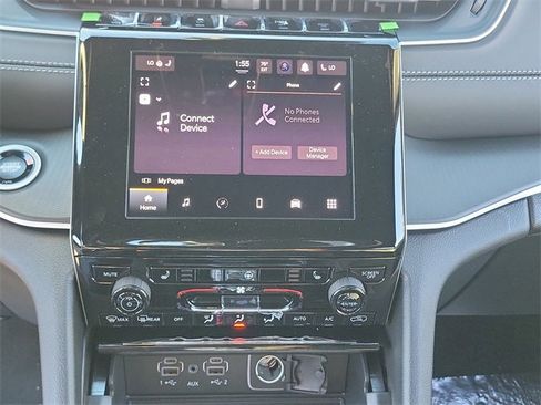 New 2025 Jeep Grand Cherokee Altitude image 24