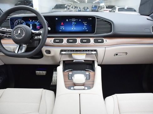 New 2026 Mercedes-Benz GLS 580 4MATIC image 20