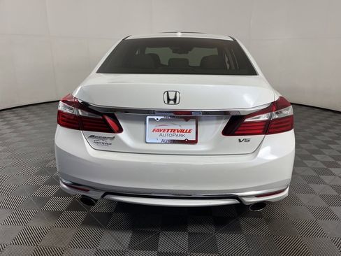 Certified 2017 Honda Accord EX-L image 11