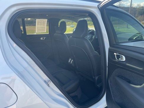 Used 2025 Volvo XC40 B5 Plus w/ Protection Package Premier AWD/4WD image 12