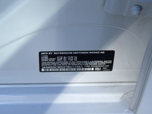 Certified 2026 BMW 330i Sedan w/ Premium Package RWD image 38