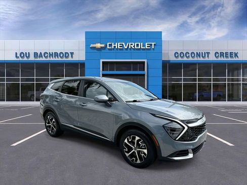 Used 2024 Kia Sportage EX FWD image 2