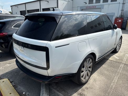 Used 2025 Land Rover Range Rover SE AWD/4WD image 4
