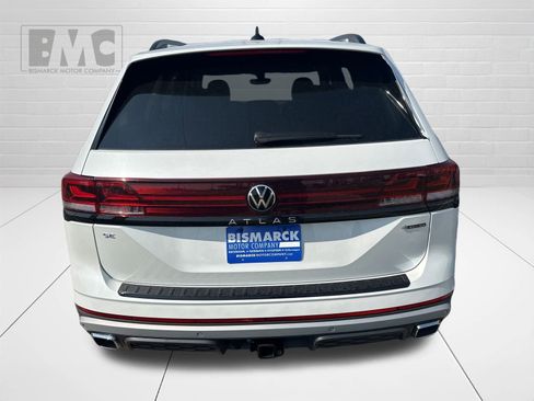 New 2026 Volkswagen Atlas Peak Edition image 4
