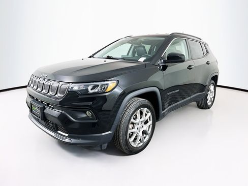 Used 2022 Jeep Compass Latitude image 3