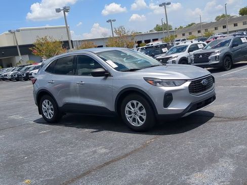 Used 2023 Ford Escape Active w/ Tech Pack #1 FWD image 3