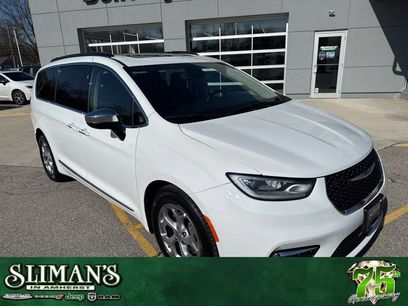 Used 2023 Chrysler Pacifica Limited