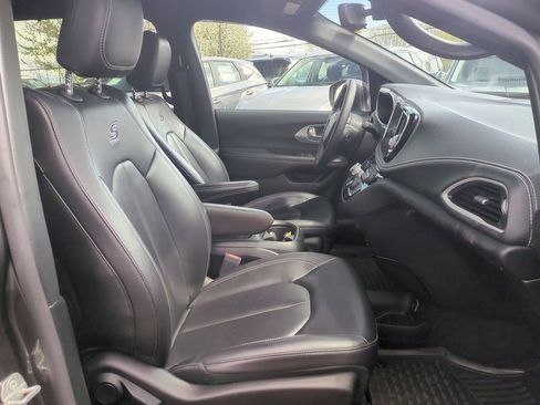 Used 2023 Chrysler Pacifica Touring-L w/ S Appearance Package image 26